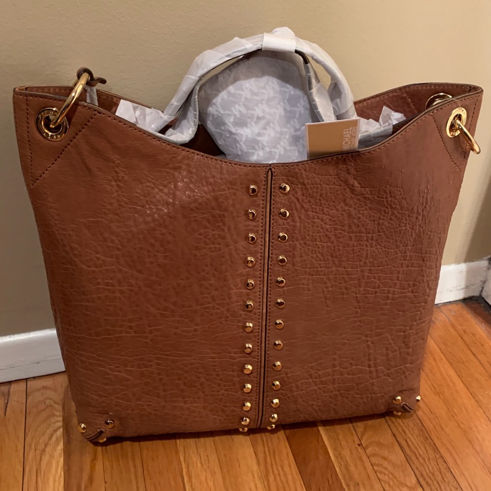 Beautiful NWT Michael Kors Uptown Astor bag
